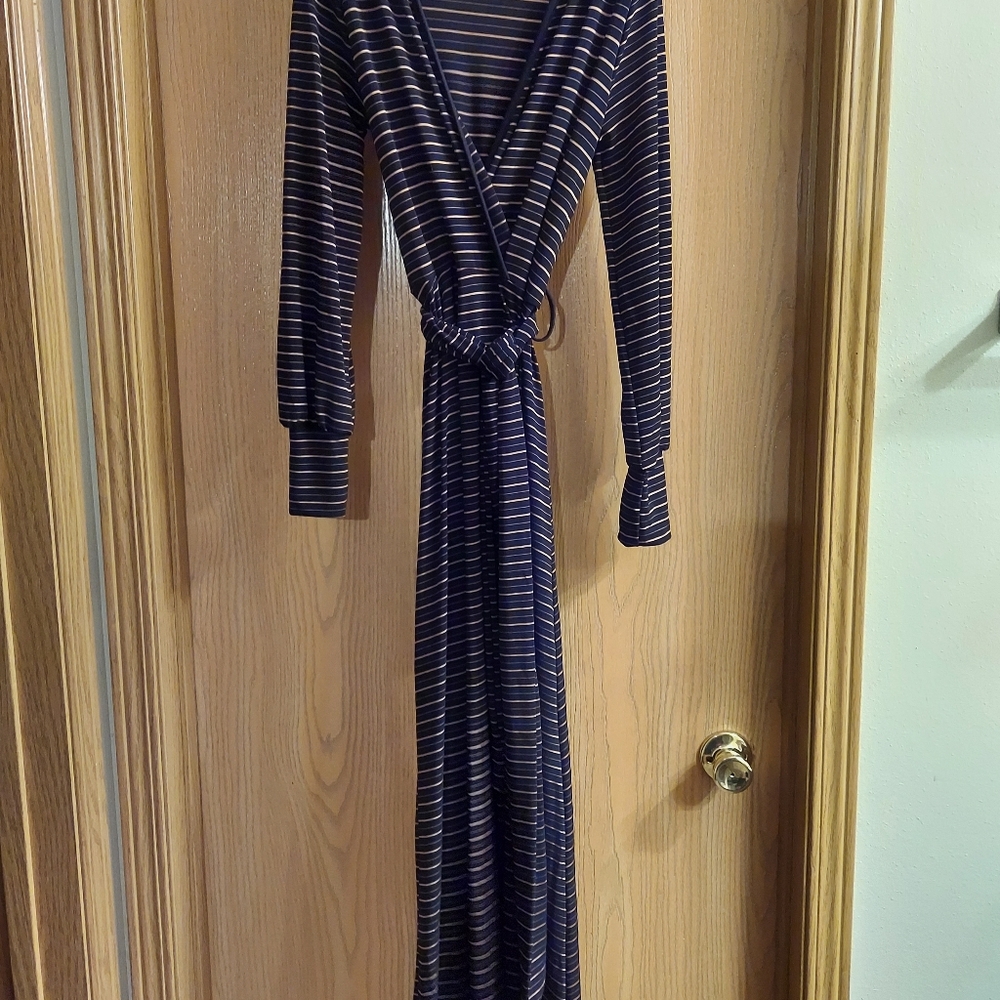 BRAND NEW, NEVER WORN Missy XL V neck maxi dress